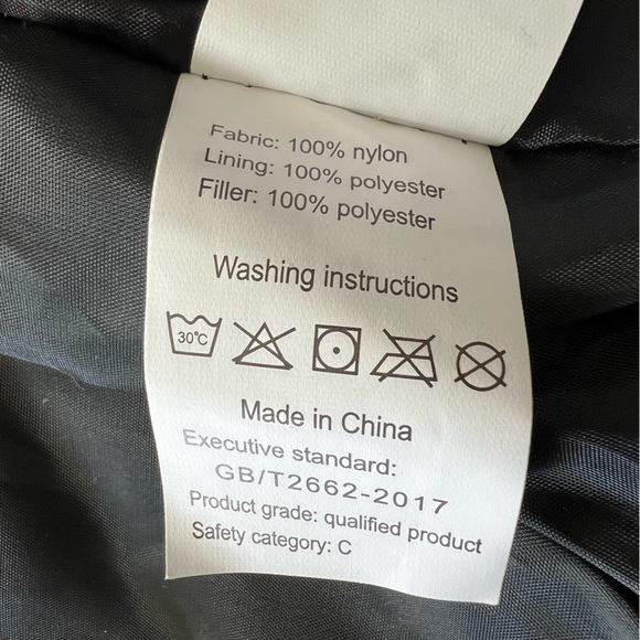 NWT (in bag) Men’s (unisex) XL heated vest, with power bank. - Picture 6 of 11